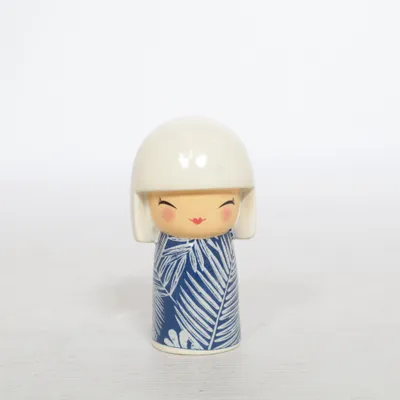 Kokeshi (Blauw, Wit) van Skincity