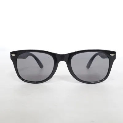 Sunglasses (Black) from LesMills