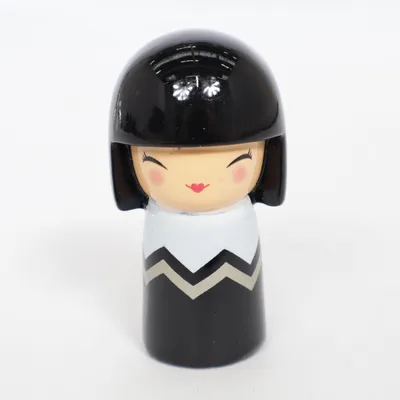 Kokeshi (Svart) från Skincity
