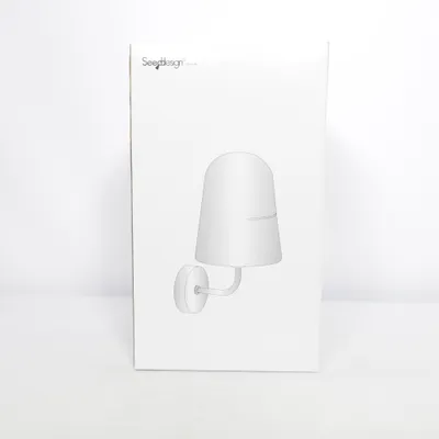 Vägglampa (Vit) från Seed Design