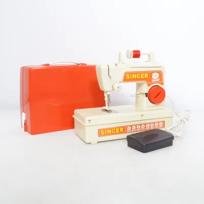 Sewing machine (Beige, Red) from Singer