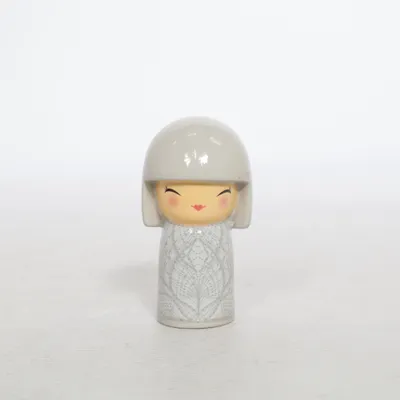Kokeshi (Grå) fra Skincity