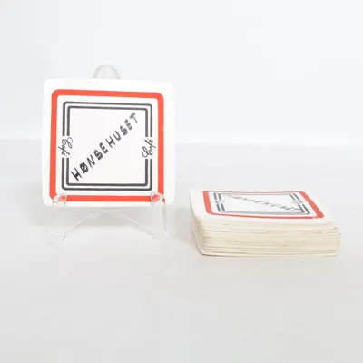 Coasters (Hvid, Rød, Sort) fra Hönshuset