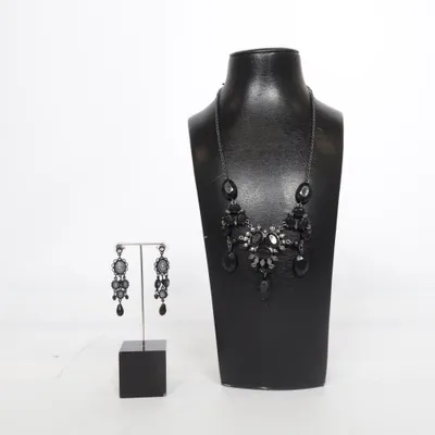 Jewelry set (Black) from Avon Unknown metal