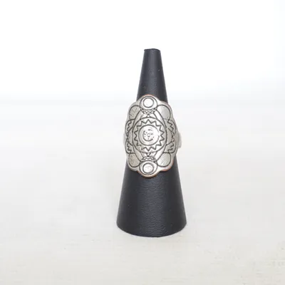 Ring (Silverfärgad) Okänd metall