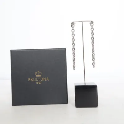 Örhängen (Silverfärgad) från Skultuna Okänd metall