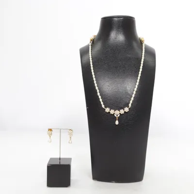 Parure de bijoux (Or, Blanc) Métal inconnu