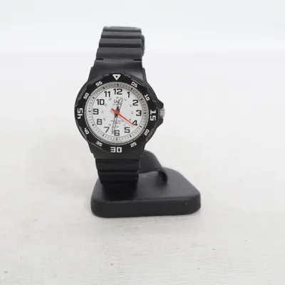Wristwatch (Black) from Q&Q