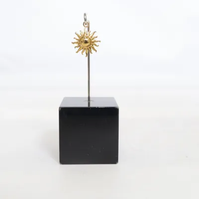 Hänge (Guldfärgad) Okänd metall