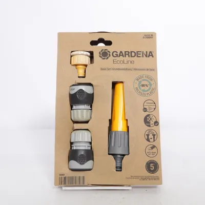Accessoire de jardin (Gardena • Ecoline • trädgårdstillbehör • slangkoppling • bevattningsset • garden hose kit • munstycke • snabbkoppling • vattenkoppling • trädgårdsslang • bevattning • Gardena system • eco gardening • recycled plastic • hållbar trädgård • smart gardening • outdoor living • home garden • watering essentials • sustainable living • DIY garden • premium garden tools) de Gardena
