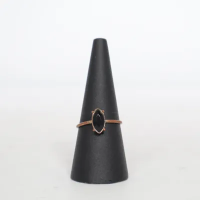 Ring (Guldfärgad, Svart) Okänd metall