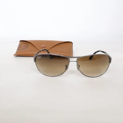 Solglasögon (RB3342) från Ray-Ban