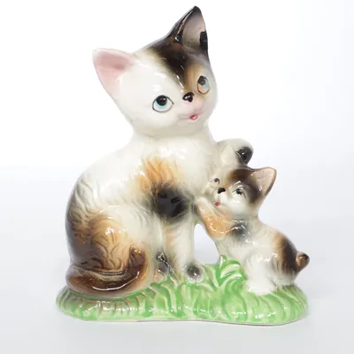 Figurine (Multicolored)