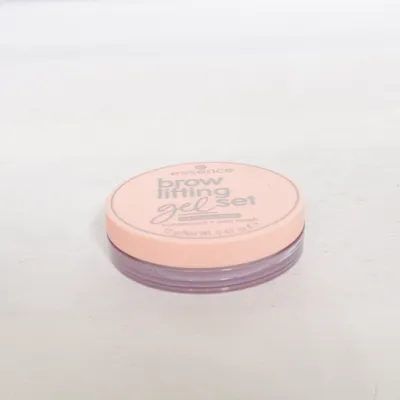 Brow lift från Essence