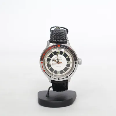 Armbandsur (Svart, Silverfärgad, Vit) från Vostok
