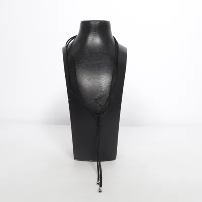 Collier (Noir) de Nature Métal inconnu