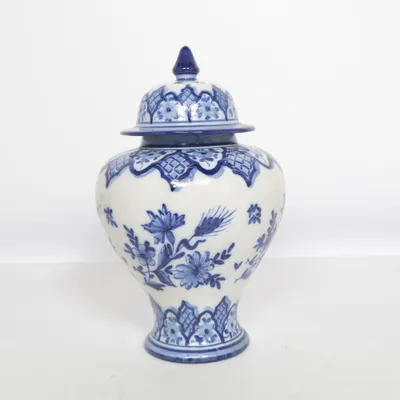 Urn (White, Blue)