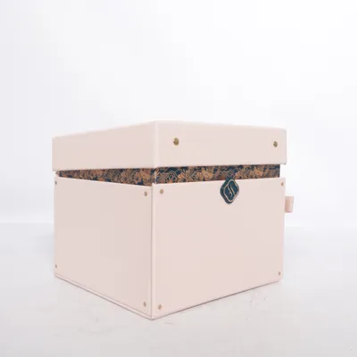 Jewelry storage (Eastern Beauty) from Carter Beauty