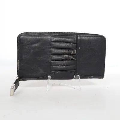 Wallet (Black) from De Montaigne