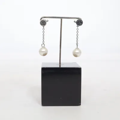 Örhängen (Silverfärgad) från Nomination Okänd metall