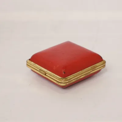 Fickur (Guldfärgad, Röd) från Europa