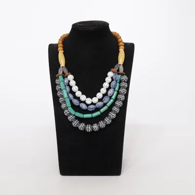 Halsband (Blå, Vit, Brun) från Bijou Brigitte Okänd metall
