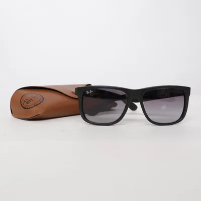 Solglasögon (RB 4165) från Ray-Ban