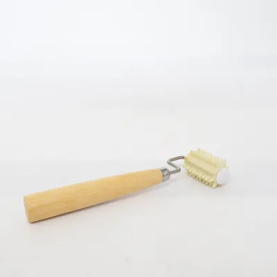 Ansiktsmassageverktyg (Beige) från The Body Shop