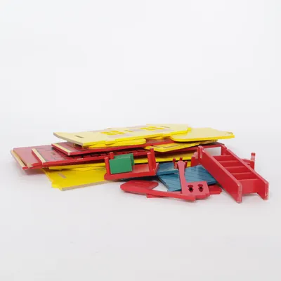Maison de poupée (Rouge, Jaune, Bleu) de Micki Leksaker
