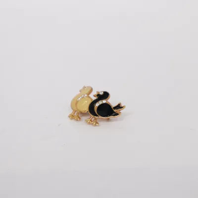 Brosch (Guldfärgad, Svart) Okänd metall