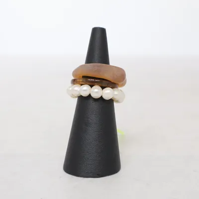 Ring (Vit, Brun) Okänd metall