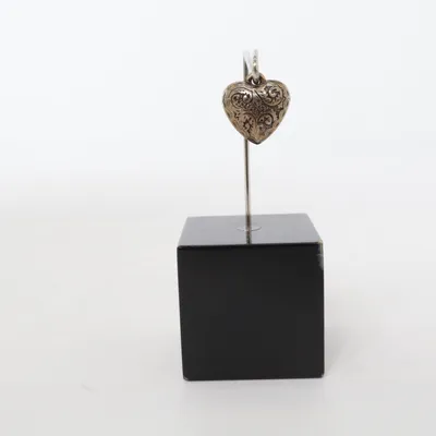 Pendant (Gold) Unknown metal