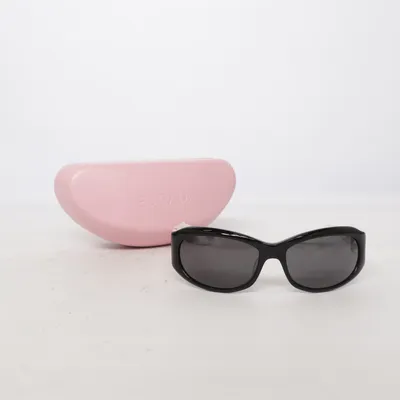 Solglasögon (SES066) från Escada