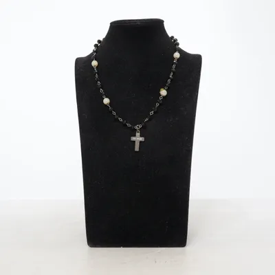 Collier (Noir, Blanc) Métal inconnu
