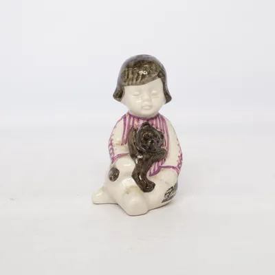 Figurin (Vit, Lila, Svart) från Rosa Ljung