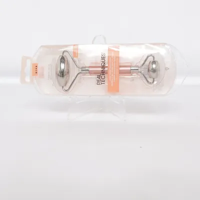 Ansiktsmassageverktyg (Cryo Sculpt Facial Roller) från Real Techniques