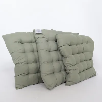 Seat cushion (Bloomingville • sittdynor • 3-pack • stolsdynor • salviagrön • olivgrön • tuftade • vadderade • gröna dynor • nordisk design • Scandinavian • organic modern • quiet luxury • earthy tones • cozy home) from Bloomingville Polyester