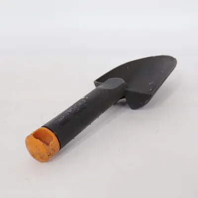 Pelle (Noir) de Fiskars