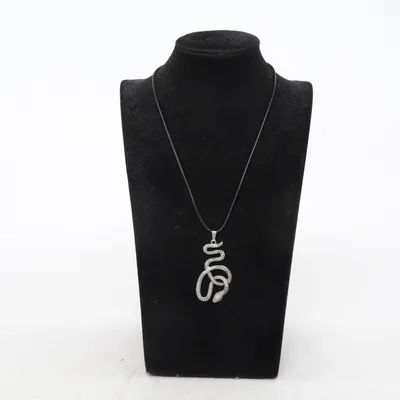 Collier (Noir, Argent) Métal inconnu