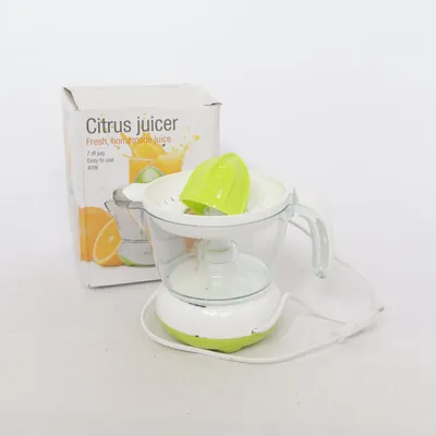 Citrus press (White, Green) from Rubicson