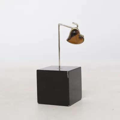 Hänge (Brun) Okänd metall