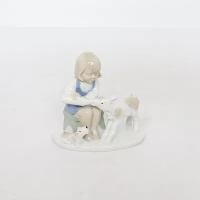 Figurine (White, Blue, Beige) from Graefenthal