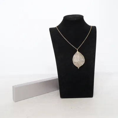 Halsband (Guldfärgad) från Guldfynd Okänd metall