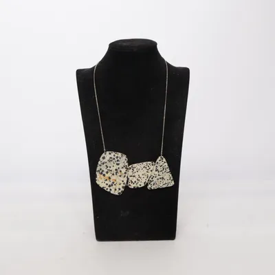 Halsband (Beige, Svart) från WERA Stockholm Okänd metall