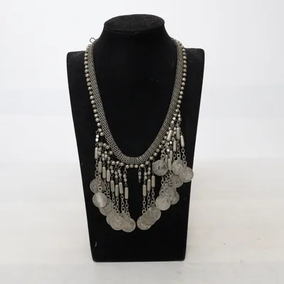 Halsband (Silverfärgad) Okänd metall