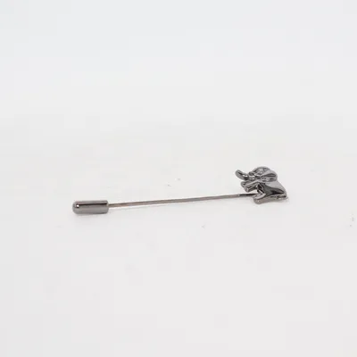 Brosch (Silverfärgad) Okänd metall