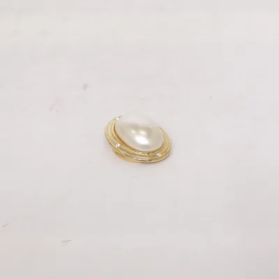 Brosch (Guldfärgad, Vit) Okänd metall