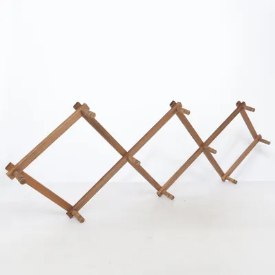 Clothes hanger (Brown)