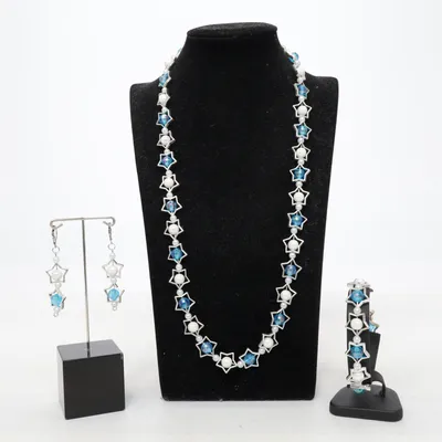 Smyckesset (Blå, Silverfärgad, Vit) Okänd metall