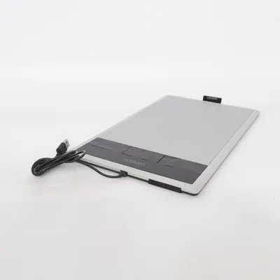 Drawing tablet (Cth-670) from Wacom